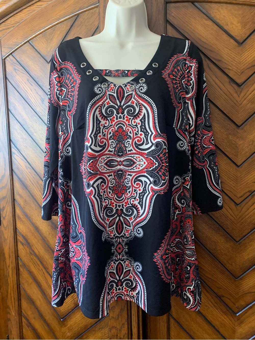 Avenue studio black paisley print top size 14